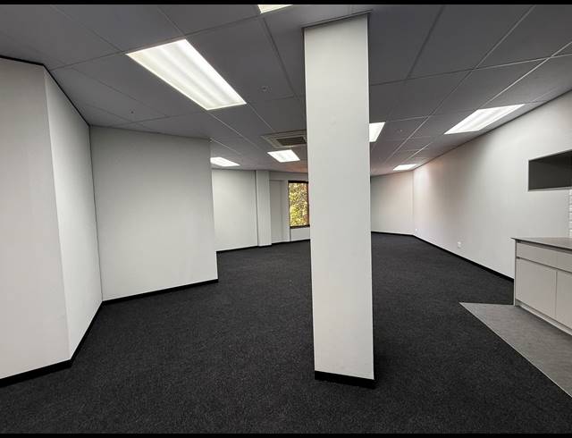145M² OFFICE TO LET IN PARKTOWN